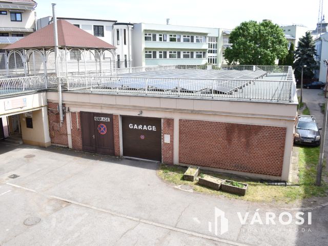 Kiadó 3 szobás tégla lakás Gyula központjában!