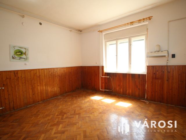 5 szobás, tágas ház Jákon