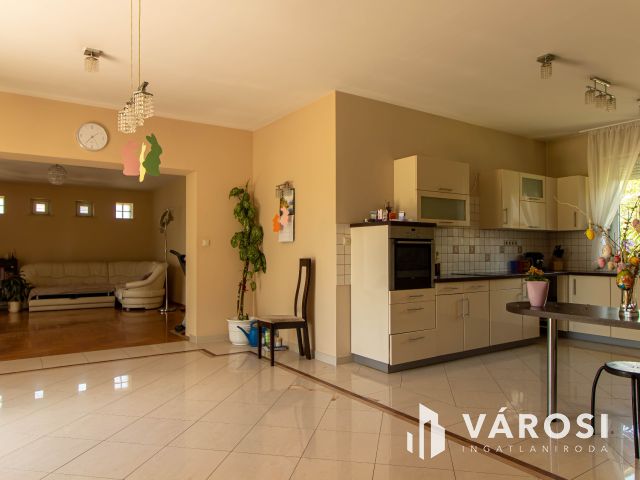 Luxus méret,  – kivételes családi ház Tinnyén!