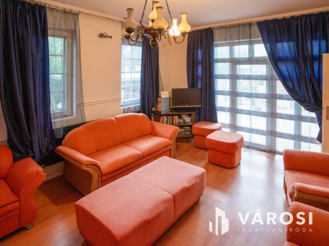 Kétgenerációs otthon a Várfürdő közelében