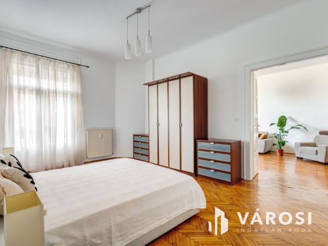 Tágas lakás remek helyen