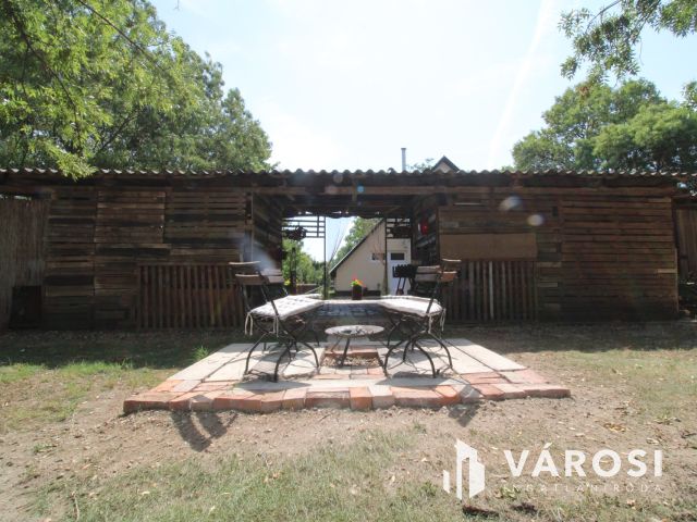 Hangulatos ház, szép környezetben.