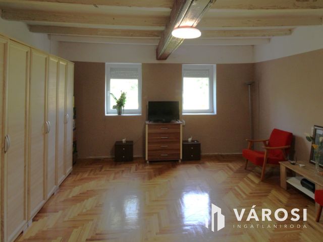 Nagy porta csendes utca élhető élettér