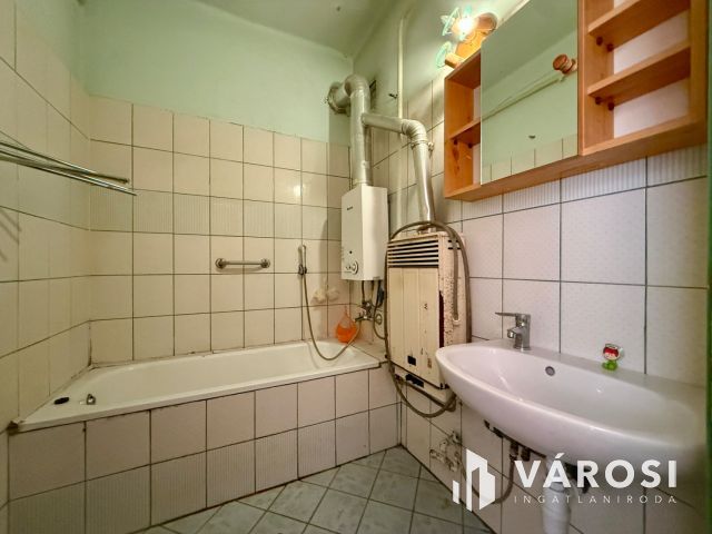 Vásártéren 2+1 félszobás, erkélyes lakás eladó!