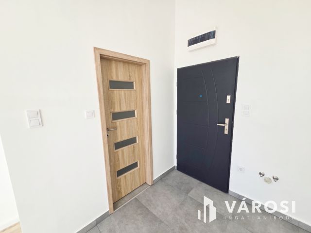 Felújított garzon lakás /iroda Csepelen