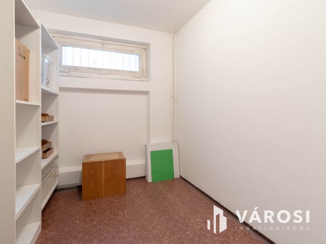 Utcafronti, kirakatos, 55 m2-es üzlet a Béke utca közelében